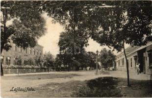 1917 Lajtaújfalu, Neufeld an der Leitha; utca, üzlet, állami elemi iskola / Strasse, Schule / street, shop, school (gyűrődés / crease)