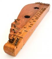 Faragott fa citera. Repedéssel 56 cm