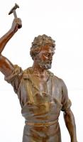 Jelzés nélkül: Kovácsmester szobra. Sérült a munkadarab. Bronz, kissé sérült kő talapzaton. 72 cm