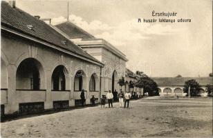 Érsekújvár, Nové Zamky; huszár laktanya udvara. W.L. Bp. 42. / courtyard of the military hussar barrack