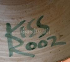 Kiss Roóz Ilona (1920-2010): Anya és gyermeke. Mázas kerámia szobor, jelzett, kis lepattanásokkal a ...