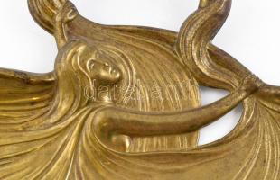 Szecessziós női alakos réz tálka, rézlemez, jelzés nélkül, kopott, 21x21 cm