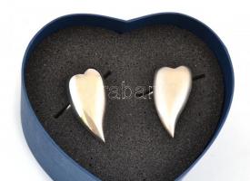 Egy pár esküvői fém szalvétagyűrű, szív alakú kartondobozban