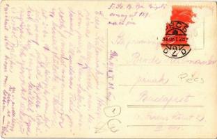 1938 Pécs, Állatkert, zsiráf ketrec "A zsiráfok etetése szigorúan tilos" táblával. photo