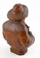 Jelzés nélkül. Pipa tömő ember. Faragott, lakkozott fa. m:24 cm