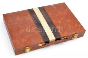 Exkluzív dámajáték műbőr táskában, leírással. 37x24 cm