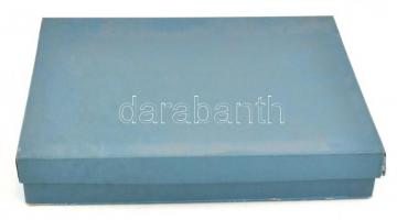 Ganésa isten alakjával díszített réz és fa evőeszközkészlet saját dobozában