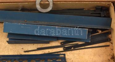 cca 1910 Az ügyes építőmester fém és kő építőjáték leírással nagyon sok darabból, fa ládában 39x26 c...