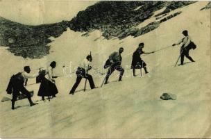 1925 Tátra, Magas-Tátra, Vysoké Tatry; Sedlo Váha / Hunfalvy-hágó, hegymászók, téli sport / mountain climbing in the High Tatras, winter sport (fa)