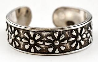 Ezüst(Ag) virágos gyűrű, jelzett, állítható méret: 46, nettó: 1,4 g