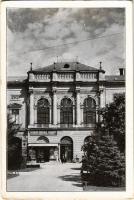Debrecen, Debreceni fúi felső kereskedelmi iskola, főépület, Csáthy Ferenc üzlete. Piac utca 8. (EK)