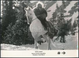 1987 Széljáró c. amerikai kalandfilm werkfotói, 5 db, az egyiken folttal, 18x24 cm