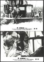 1975 A cápa c. amerikai kalandfilm werkfotói, 2 db, 	Roy Scheider, Robert Shaw, Richard Dreyfuss, kis törésnyommal a fotók egy sarkán, 18x24 cm