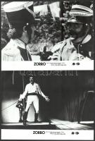 1975 Zorro c. film werkfotói, 5 db, egy fotón törésnyommal,18x24 cm