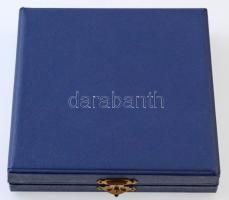 Papp László (1947-) 1988. "Első királyunk Szent István halálának 950. évfordulóján a Szent Jobb...