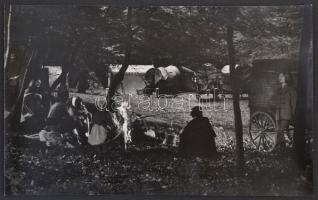 1973 Csinom Palkó c. magyar film fotói, 20 db fotó albumba ragasztva, a fotók egy részénél a ragaszt...