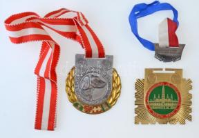 Ausztria 1976. 1976. Int. Hundeaustellung Linz a. d. Donau fém díjérem szalagon (22x44mm) + Innsbruck 1976. Kutya-Világkiállítás ezüstözött Br díjérem szalaggal + 1978. BUNDESSIEGER AUSSTELLUNG - WIEN 1978 zománcozott díjérem (80x80mm) T:1-,2 Austria 1976. 1976. Int. Hundeaustellung Linz a. d. Donau metal prize medal with ribbon (22x44mm) + Innsbruck 1976. World Dog Exhibition silver plated Br award medal with ribbon + 1978. BUNDESSIEGER AUSSTELLUNG - WIEN 1978 enamelled prize medal (80x80mm) C:AU,XF