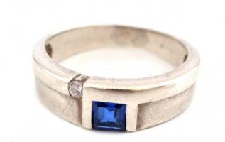 Ezüst(Ag) kék köves gyűrű, jelzés nélkül, méret: 53, bruttó: 2,8 g