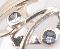 Ezüst(Ag) fülbevalópár, pici kék kővel, jelzett, 1,5×1 cm, bruttó: 2,3 g