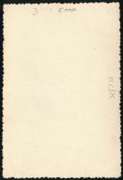 cca 1930-1940 Főhadnagy portréfotója, kitüntetésekkel, MOTESZ jelvénnyel, 8x6 cm