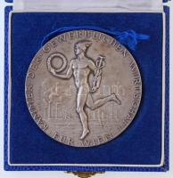 Ausztria 1976. "Bécsi Kereskedelmi Kamara" ezüstözött Br emlékérem dísztokban, peremen &qu...