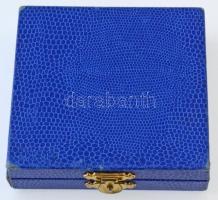 Ausztria 1976. "Bécsi Kereskedelmi Kamara" ezüstözött Br emlékérem dísztokban, peremen &qu...