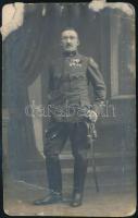 cca 1914-1918 Első világháborús százados, kitüntetésekkel, vaskorona renddel, karddal, fotó, sérült, 13x8 cm