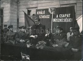 cca 1950 Kiváló szakasz, a csapat büszkesége, katonai ünnepség fotója, a felületén törésnyomokkal, 18x24 cm