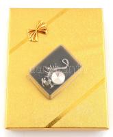 Aranyszínű, gyöngyökkel díszített nyakék + sárkányos fém kitűző