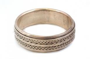 Ezüst(Ag) fonott mintával díszített gyűrű, jelzett, méret: 68, nettó: 7 g