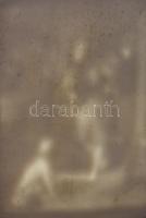 Porcelán doboz, kézzel festett virág motívummal, aljában litofán kép (fény felé fordítva jelenik meg...