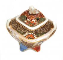 Japán Satsuma kerámia váza. Kézzel festett,jelzett, kopásokkal. 10x10 cm