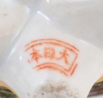 Japán Satsuma kerámia váza. Kézzel festett,jelzett, kopásokkal. 10x10 cm