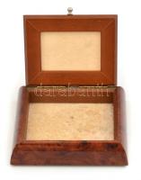 Ezüst tetejű, jelzett, rózsafa gyökér furnéros ékszer doboz. 11x10 cm
