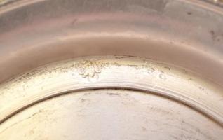 Nagy méretű ezüstözött cukortartó, hibátlan üvegbetéttel. Jelzett. 31x17 cm