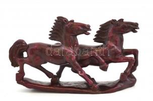 Vágtató lovak. Kínai zsírkő faragott szobor. 27x16 cm