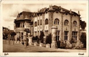1941 Győr, Kioszk kávéház és étterem, létra a hirdetőoszlopnak támasztva, plakátok cserélése (EK)