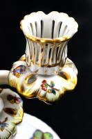 Herendi Viktória mintás gyertyatartó pár. Kézzel festett, jelzett, az egyik gyertya résznél kis repe...