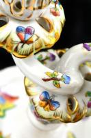 Herendi Viktória mintás gyertyatartó pár. Kézzel festett, jelzett, az egyik gyertya résznél kis repe...