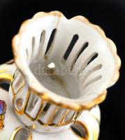 Herendi Viktória mintás gyertyatartó pár. Kézzel festett, jelzett, az egyik gyertya résznél kis repe...