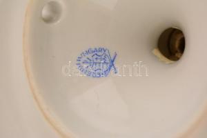 Herendi Viktória mintás gyertyatartó pár. Kézzel festett, jelzett, az egyik gyertya résznél kis repe...