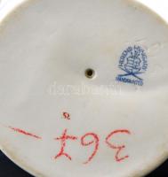 Herendi pisilő kisfiú, kézzel festett, jelzett, formaterv: Nemes György. Hibátlan. m: 18 cm