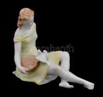 Kispesti Porcelángyár (Drasche) lány galambbal, kézzel festett hibátlan, jelzett, m: 13,5 cm