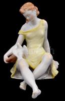 Kispesti Porcelángyár (Drasche) lány galambbal, kézzel festett hibátlan, jelzett, m: 13,5 cm