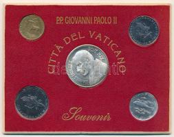 Vatikán 1977. 10L-100L (4xklf) forgalmi sor + DN II. János Pál fém emlékérme (35,5mm) kartonlapon T:1- patina Vatican 1977. 10 Lire - 100 Lire (4xdiff) coin set + ND John Paul II metal commemorative coin (35,5mm) on cardboard C:AU patina