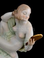 Herendi nagy méretű fésülködő akt. Formaterv: Szilágyi Nagy István. Kézzel festett, jelzett, hibátla...