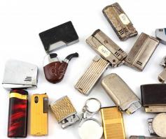 25 db retró öngyújtó, egyik pipaformájú, kopott, nem kipróbált