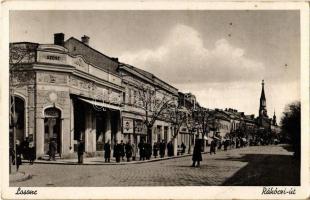 1939 Losonc, Lucenec; Rákóczi út, Szúsz kávéház, üzletek, rendőr. Salamon Károly kiadása / street view, café, shops, police officer (EB)