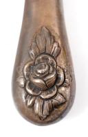 Ezüst(Ag) rózsás kézi tükör, jelzett, bársony borítású hátlap, súlyozott, 23×10,5 cm, bruttó: 232 g