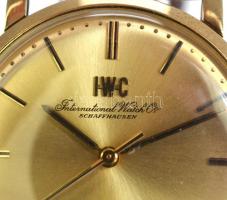 14 K arany IWC kézi felhúzós karóra szép állapotban, igényes bőr szíjjal. d: 32 mm (korona nélkül) /...